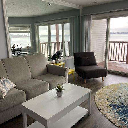 Beachside 216 With Pool Hot Tub And Private Deck Overlooking East Bay Traverse City Exterior foto