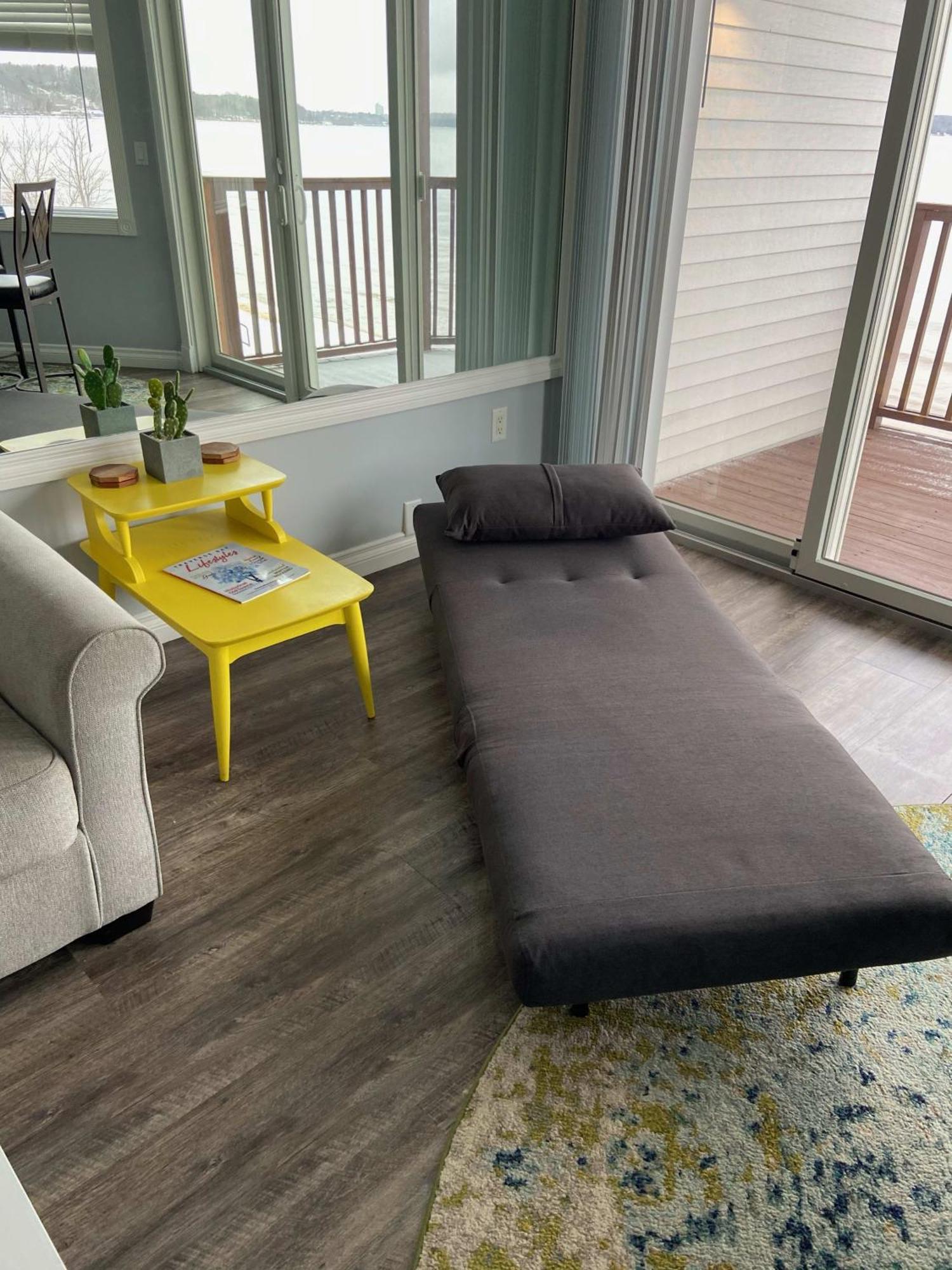 Beachside 216 With Pool Hot Tub And Private Deck Overlooking East Bay Traverse City Exterior foto
